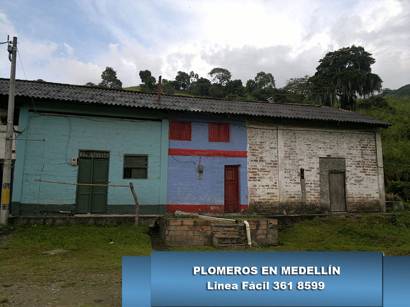 Plomeros en Angelópolis Antioquia