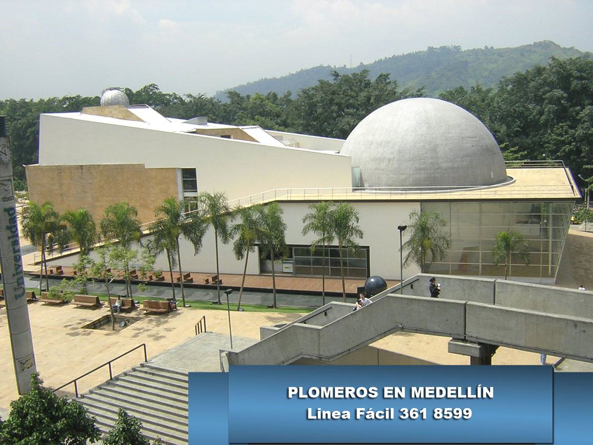 Plomeros en Aranjuez Medellín